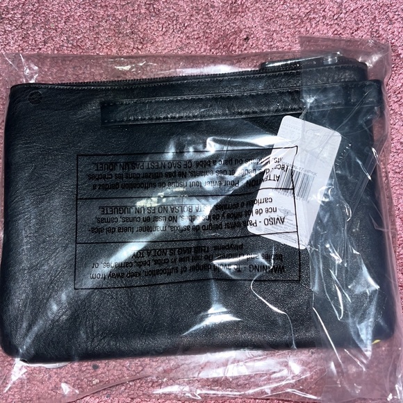 Harry Potter Hufflepuff Wristlet - Picture 2 of 2